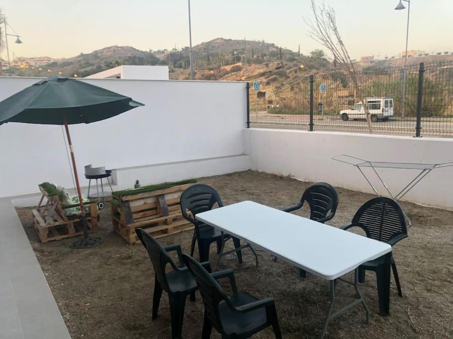 Bajo Con Jardin En Primera Linea De Playa マラガ エクステリア 写真