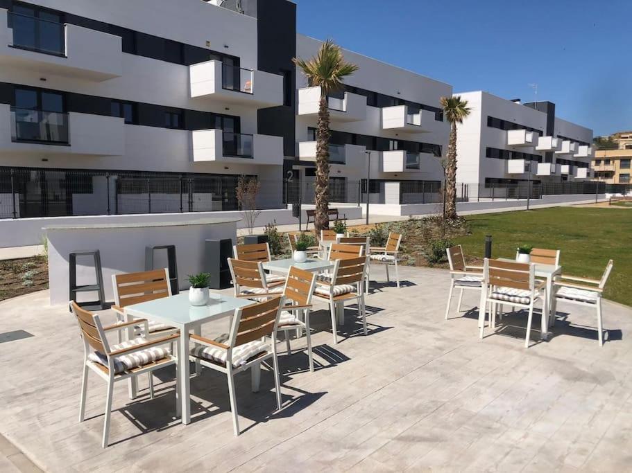 Bajo Con Jardin En Primera Linea De Playa マラガ エクステリア 写真