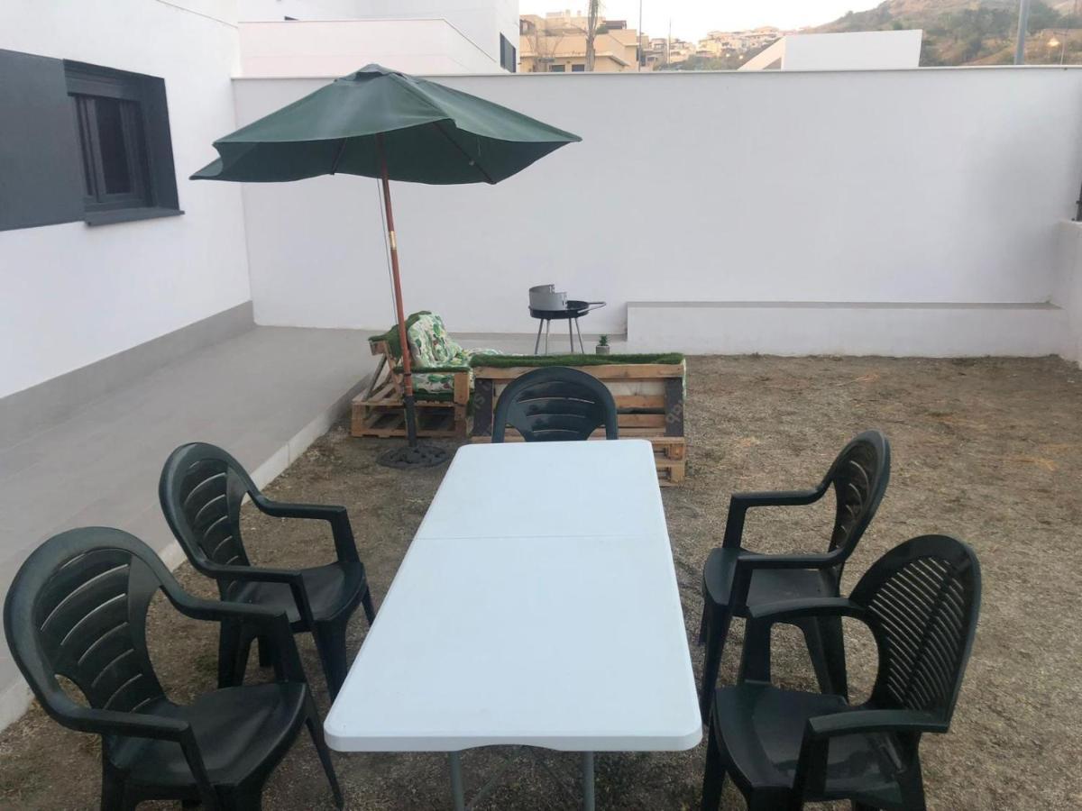 Bajo Con Jardin En Primera Linea De Playa マラガ エクステリア 写真