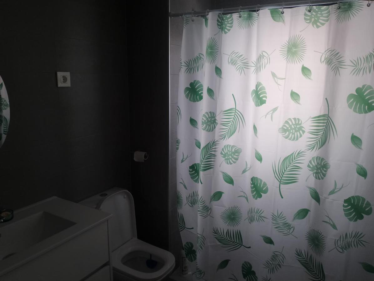 Bajo Con Jardin En Primera Linea De Playa マラガ エクステリア 写真